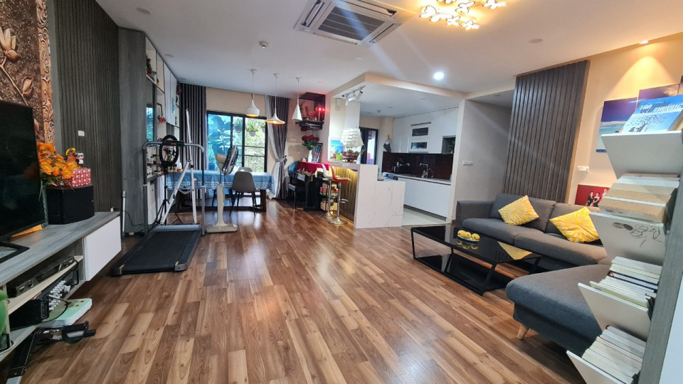 Gia đình cần cho thuê căn hộ Goldmark City 136 Hồ Tùng Mậu 115m 3PN 2WC full nội thất 18tr/tháng. LH: 0944076068