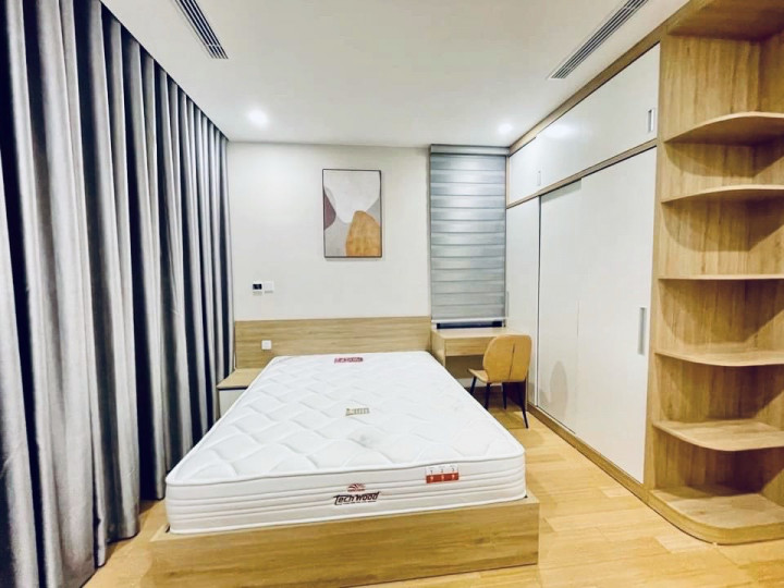 BÁN GẤP căn 2 ngủ RẺ NHẤT THỊ TRƯỜNG chung cư Indochina Cầu Giấy, full đồ Chỉ 9.5 tỷ, có lốt oto