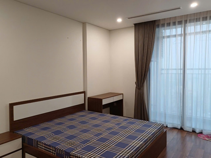 Chính chủ cần bán gấp căn hộ S04, DT 77m2, tầng 17, view nội khu, tại Mipec Xuân Thủy, Cầu Giấy