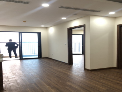Căn hộ 2 phòng ngủ, nội thất cơ bản, 75m2 giá chỉ 3xx tỷ bao phí tại 110 Cầu Giấy Center Point