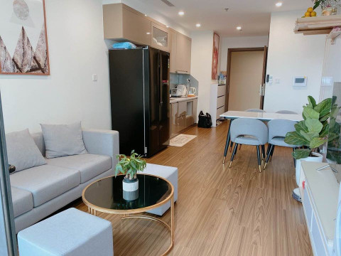 Cần bán gấp siêu phẩm - Central Field Trung Kính 74m2 full nội thất với mức giá 3xx tỷ để sở hữu 1 căn hộ siêu đẹp
