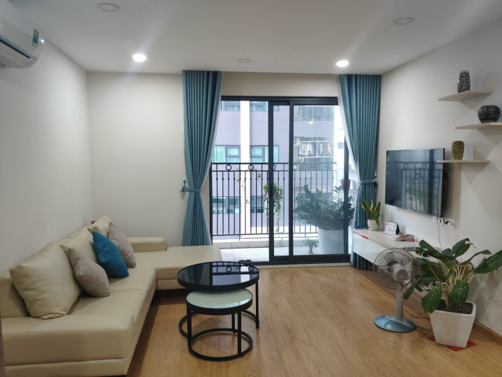 Gia đình cần bán căn hộ 81m2, 2PN, full nội thất chung cư The Garden Hill 99 Trần Bình