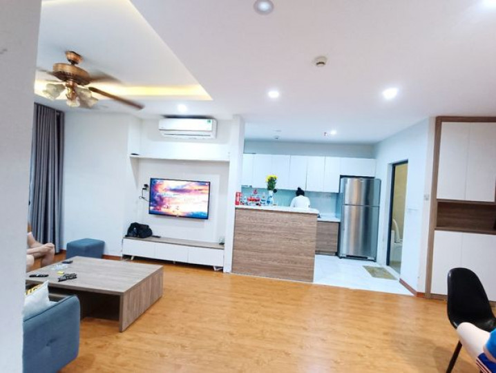 0815908914 Cho thuê căn 2PN 2WC full nội thất, tầng đẹp, hướng mát giá rẻ nhất khu vực giá chỉ có 14tr/th