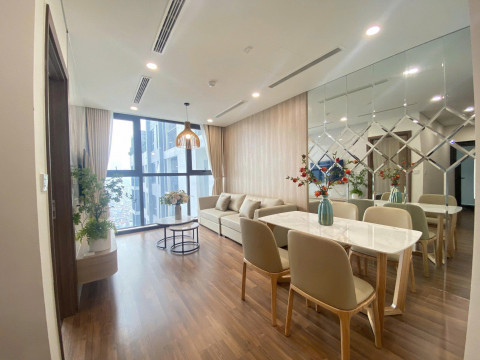Siêu phẩm - Mipec Rubic 360 - Xuân Thủy, 70m2 nội thất cơ bản đang được chào bán với giá 8 tỷ
